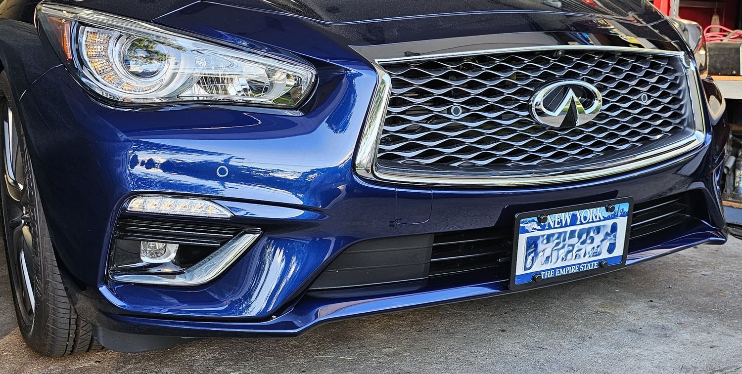 Sly Bracket fits Infiniti Q50 with horizontal slat lower grille.