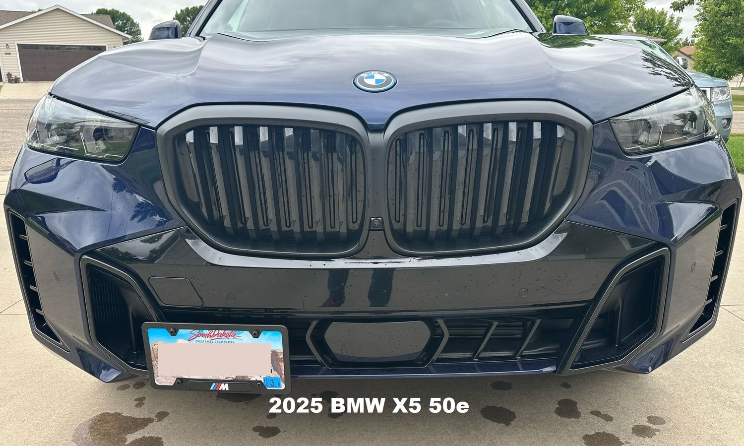 Sly Bracket fits 2024-2025 BMW X5, X6 with vertical slats lower grille.