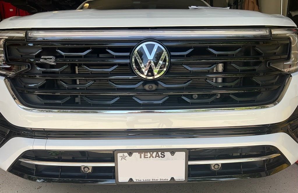 Sly Bracket for 2024-2025 Volkswagen Atlas with horizontal and vertical slats lower grille.