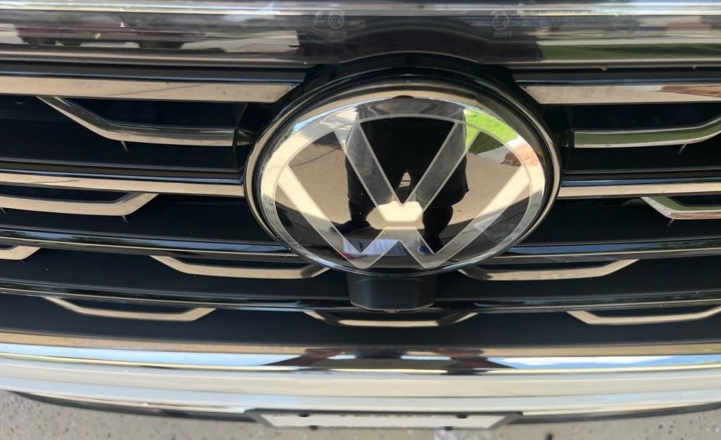 Sly Bracket for 2024-2025 Volkswagen Atlas with horizontal and vertical slats lower grille.