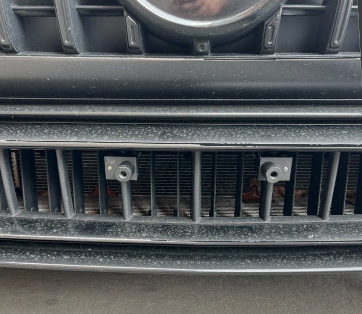 Sly bracket fits 2021 Mercedes-Benz GT43 and GT53 with horizontal slats lower grille.