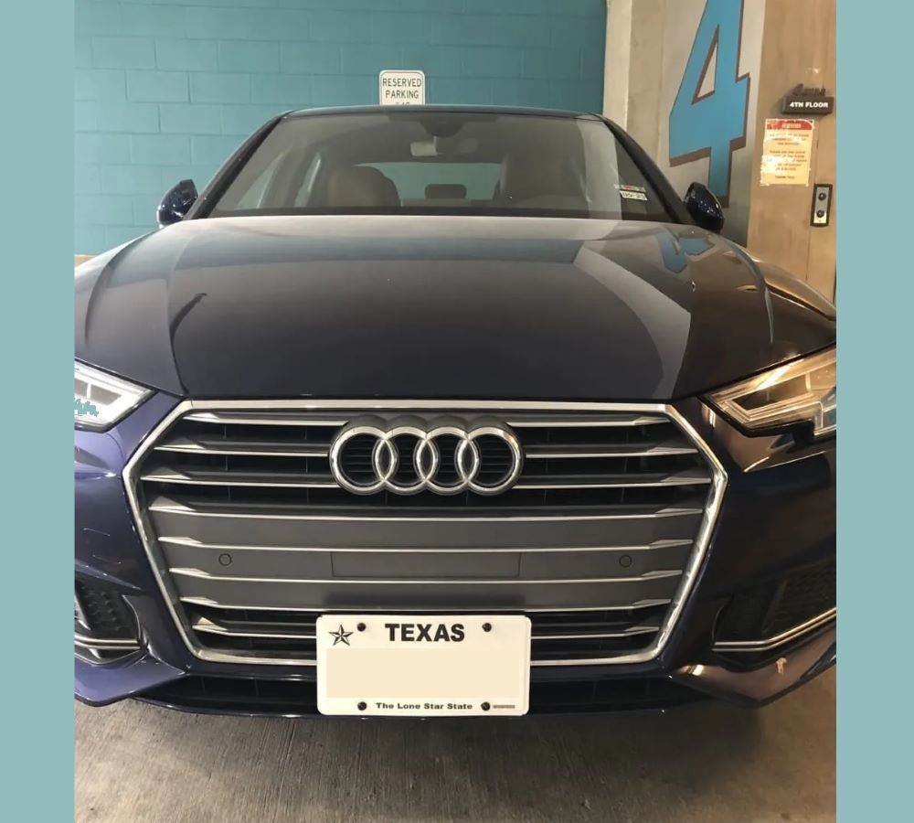 Sly Bracket for Audi with horizontal or vertical slats lower grille
