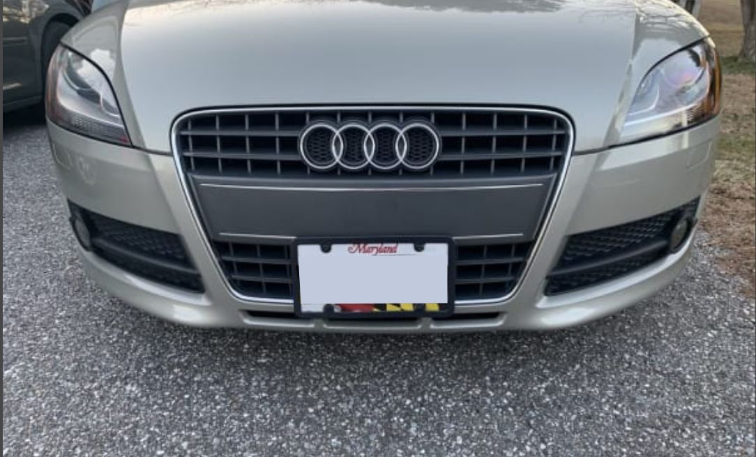 Sly Bracket for Audi with horizontal or vertical slats lower grille