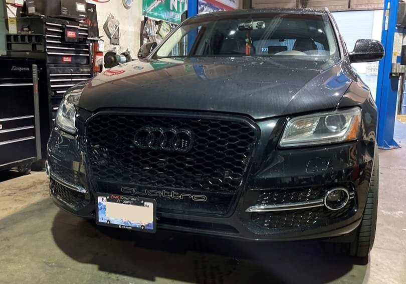 Sly Bracket for Audi with horizontal or vertical slats lower grille