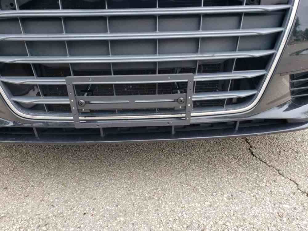 Sly Bracket for Audi with horizontal or vertical slats lower grille