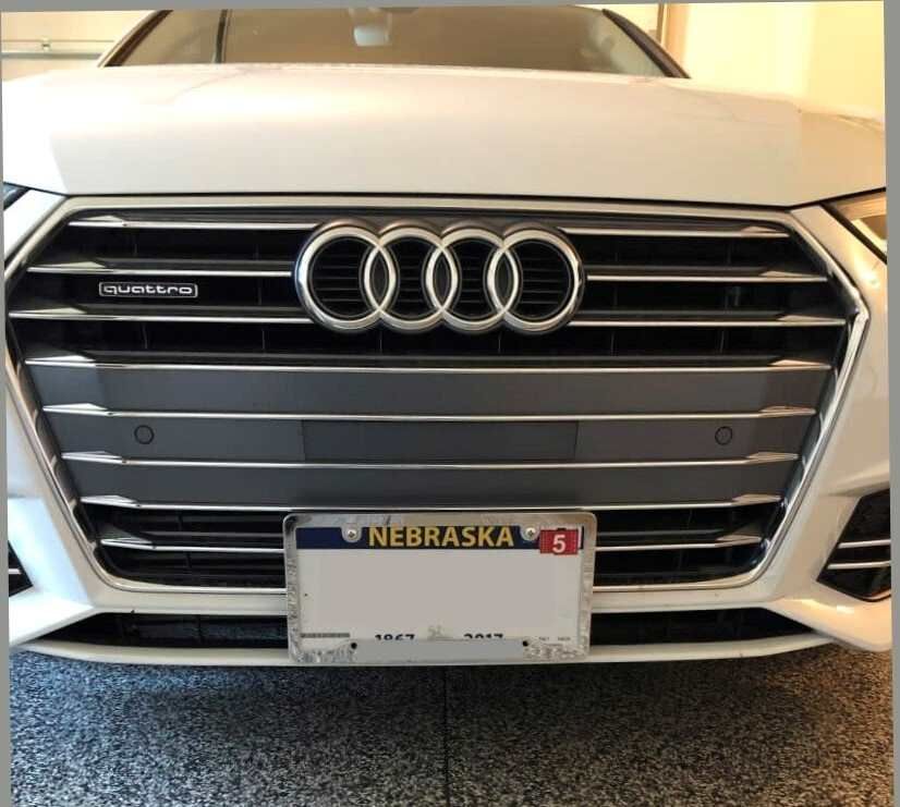 Sly Bracket for Audi with horizontal or vertical slats lower grille
