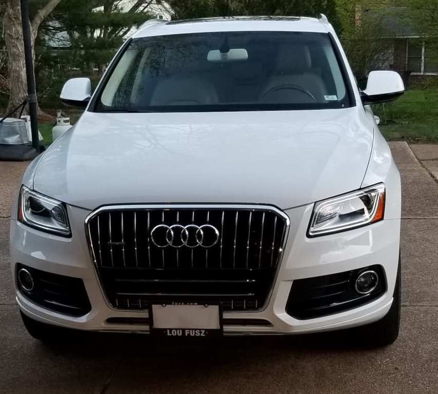 Sly Bracket for Audi with horizontal or vertical slats lower grille