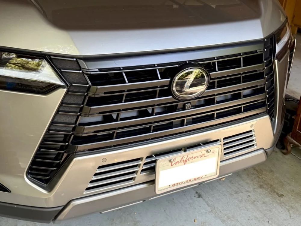 Sly Bracket fits 2024-2025 Lexus GX550 with horizontal slats lower grille.