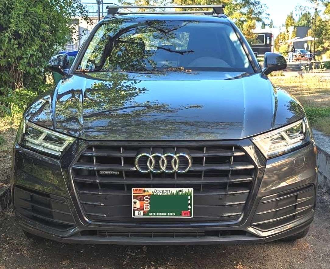 Sly Bracket for Audi Q5 SQ5 featuring with Horizontal or Vertical slats Lower Grille