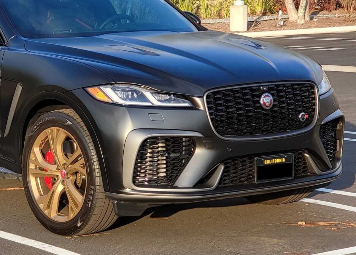 Sly Bracket for Jaguar models with mesh-style lower grille.