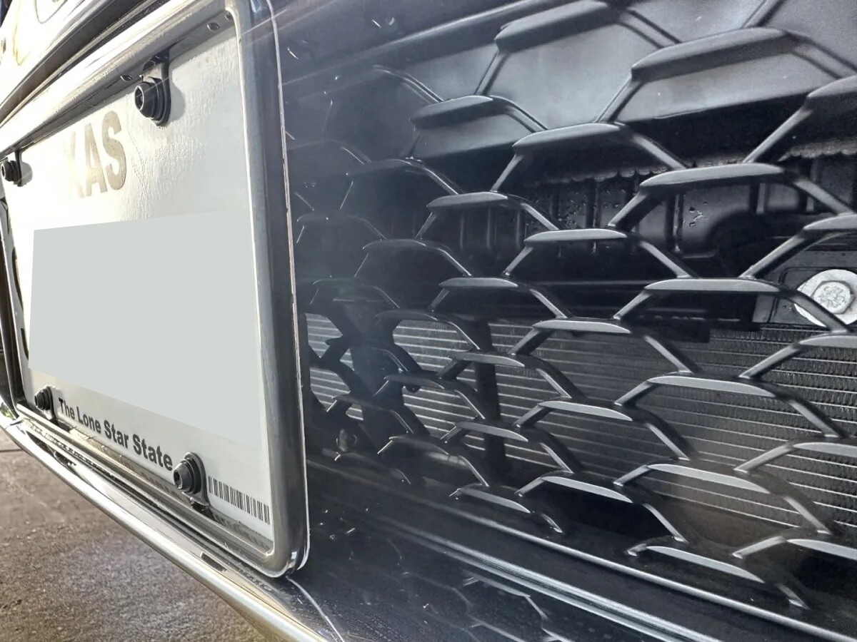 Sly Bracket for Mercedes GLS 580, GLS 450, and GLS 63 with mesh-style lower grille.