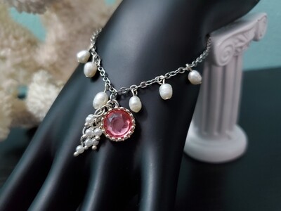 Coral crystal with pearl