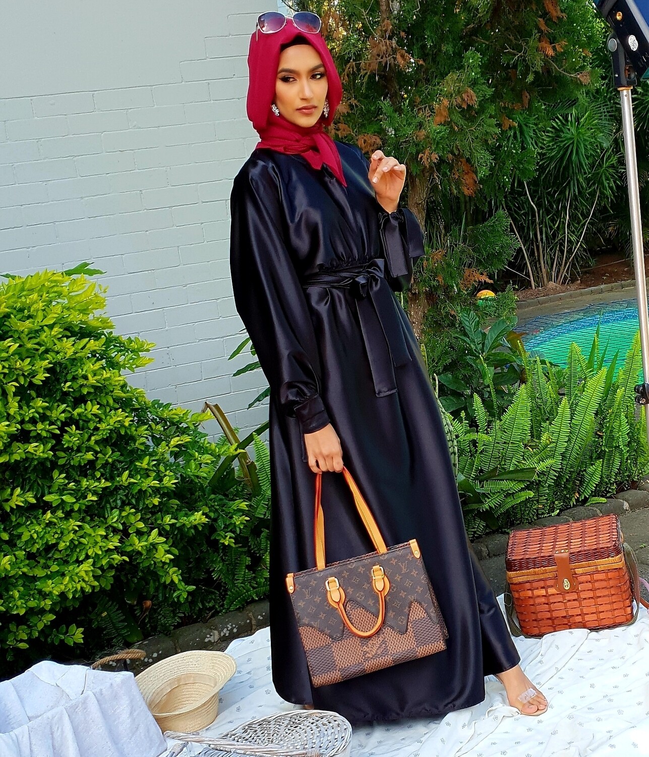Abaya Satin Noire 