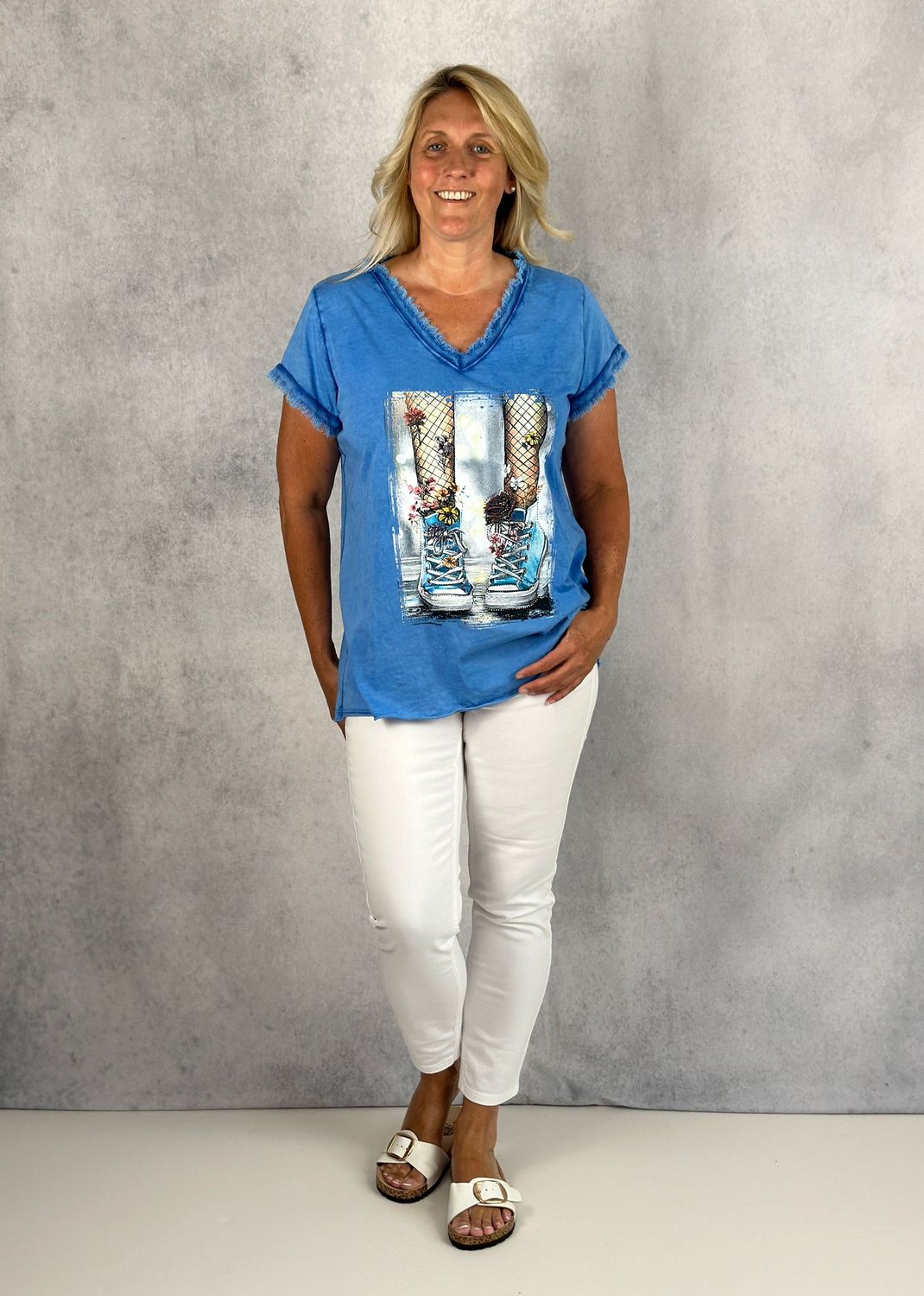 Fransiges T-Shirt mit Sneaker Print, blau