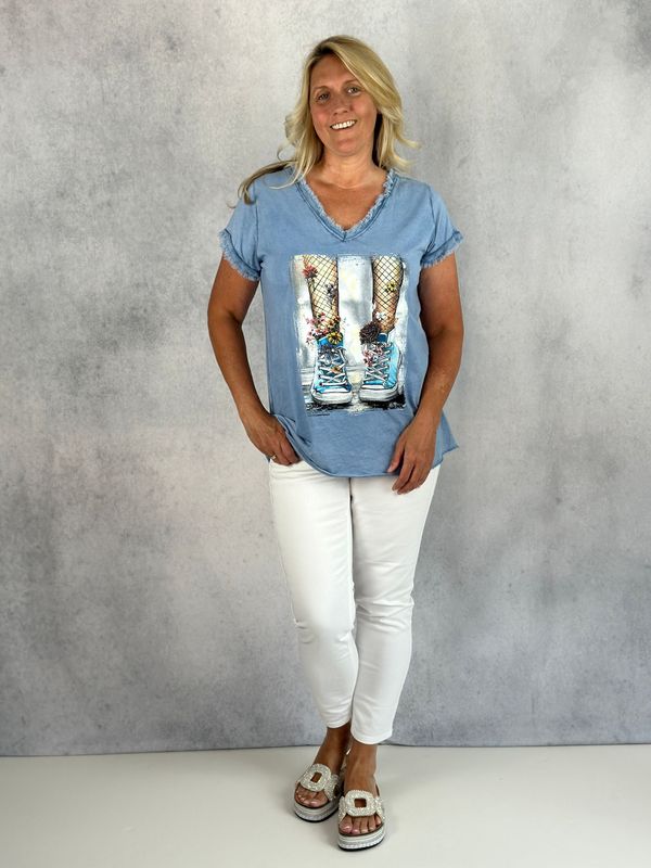 Fransiges T-Shirt mit Sneaker Print, hellblau Fransiges T-Shirt mit Sneaker Print, hellblau