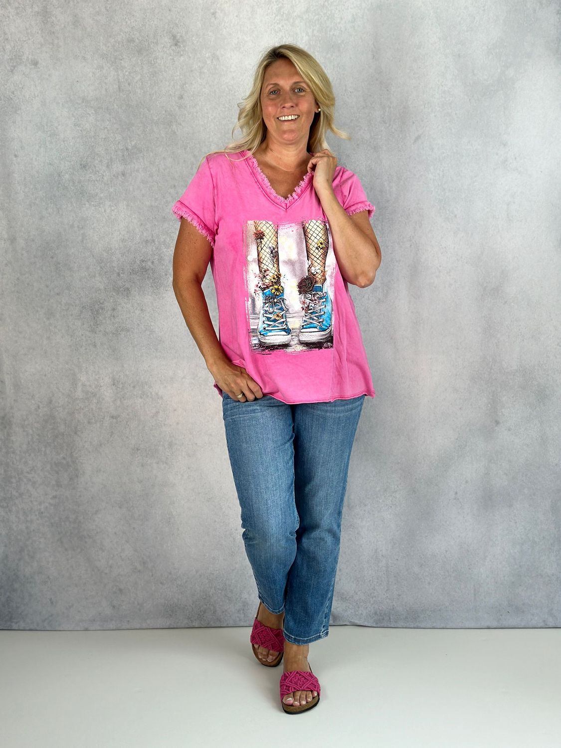 Fransiges T-Shirt mit Sneaker Print, pink