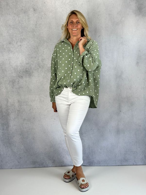 Musselin Hemdbluse mit Herzen, khaki – weiß Musselin Hemdbluse mit Herzen, khaki – weiß