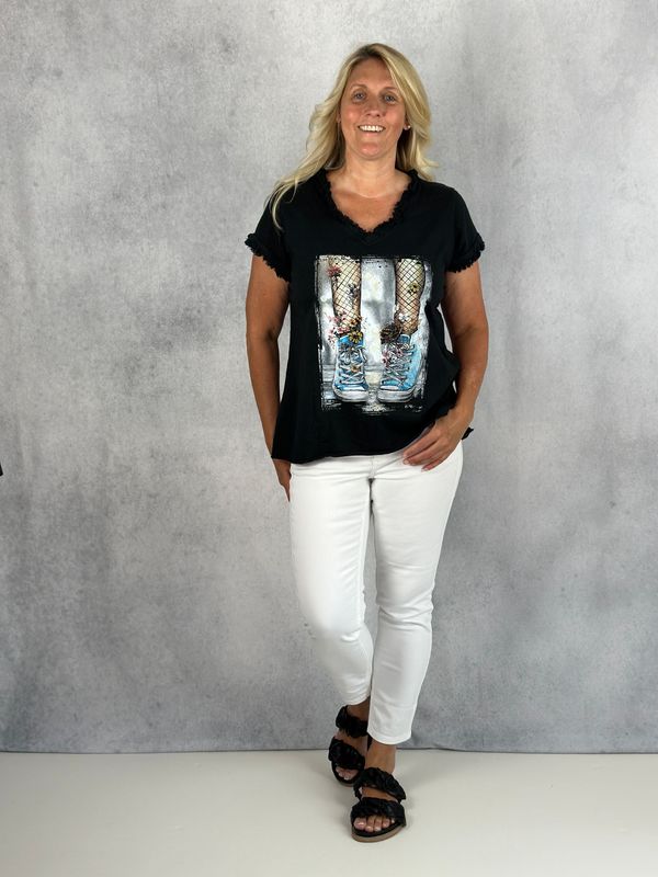 Fransiges T-Shirt mit Sneaker Print, schwarz Fransiges T-Shirt mit Sneaker Print, schwarz