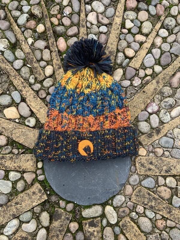 Peninsula Living Flagship Bobble hat