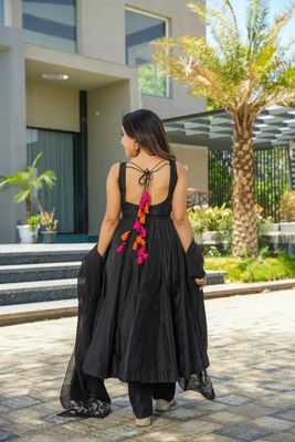 Yamini pair Anarkali suit with dupatta