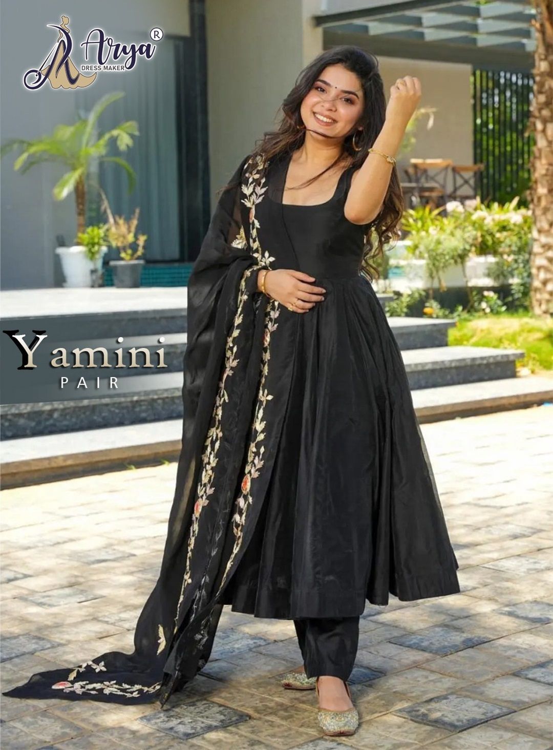 Yamini pair Anarkali suit with dupatta