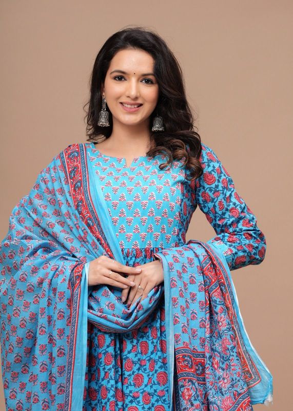 Naira Cut Cotton Kurtis Pant Set With Cotton Dupatta