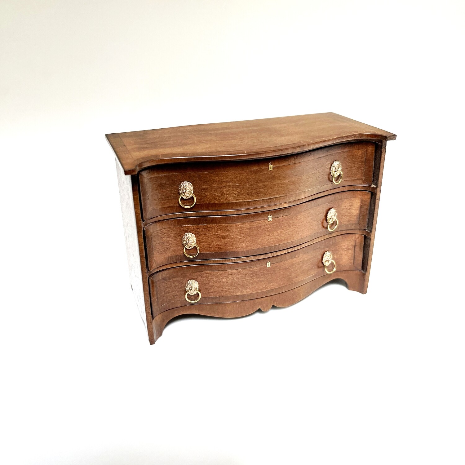 18th century serpentine chest of drawers