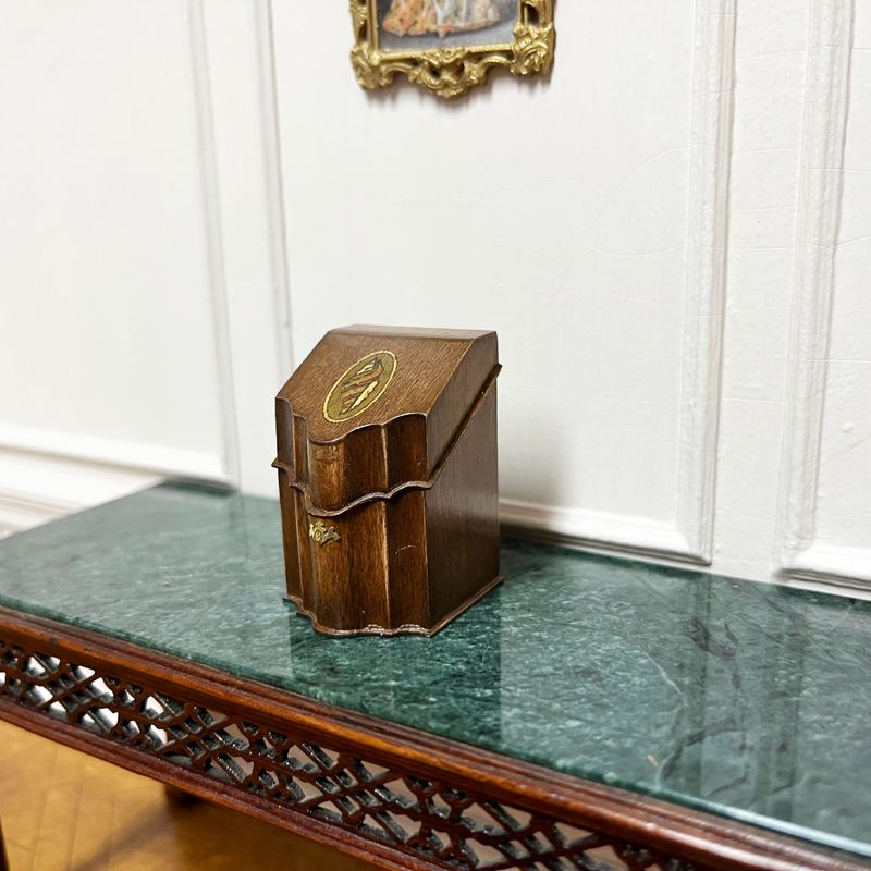 Gerorgian knife box with shell inlay