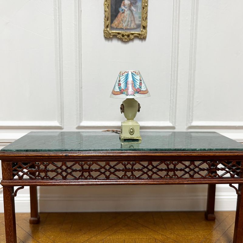 Toleware table lamp in CREAM