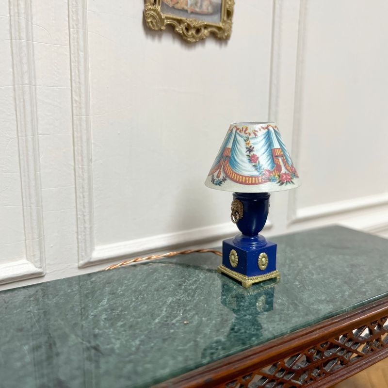 Toleware table lamp with shade 'working' BLUE