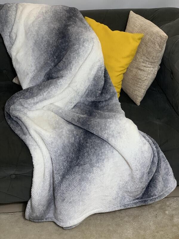 Mon Chateau Ombré Throw
