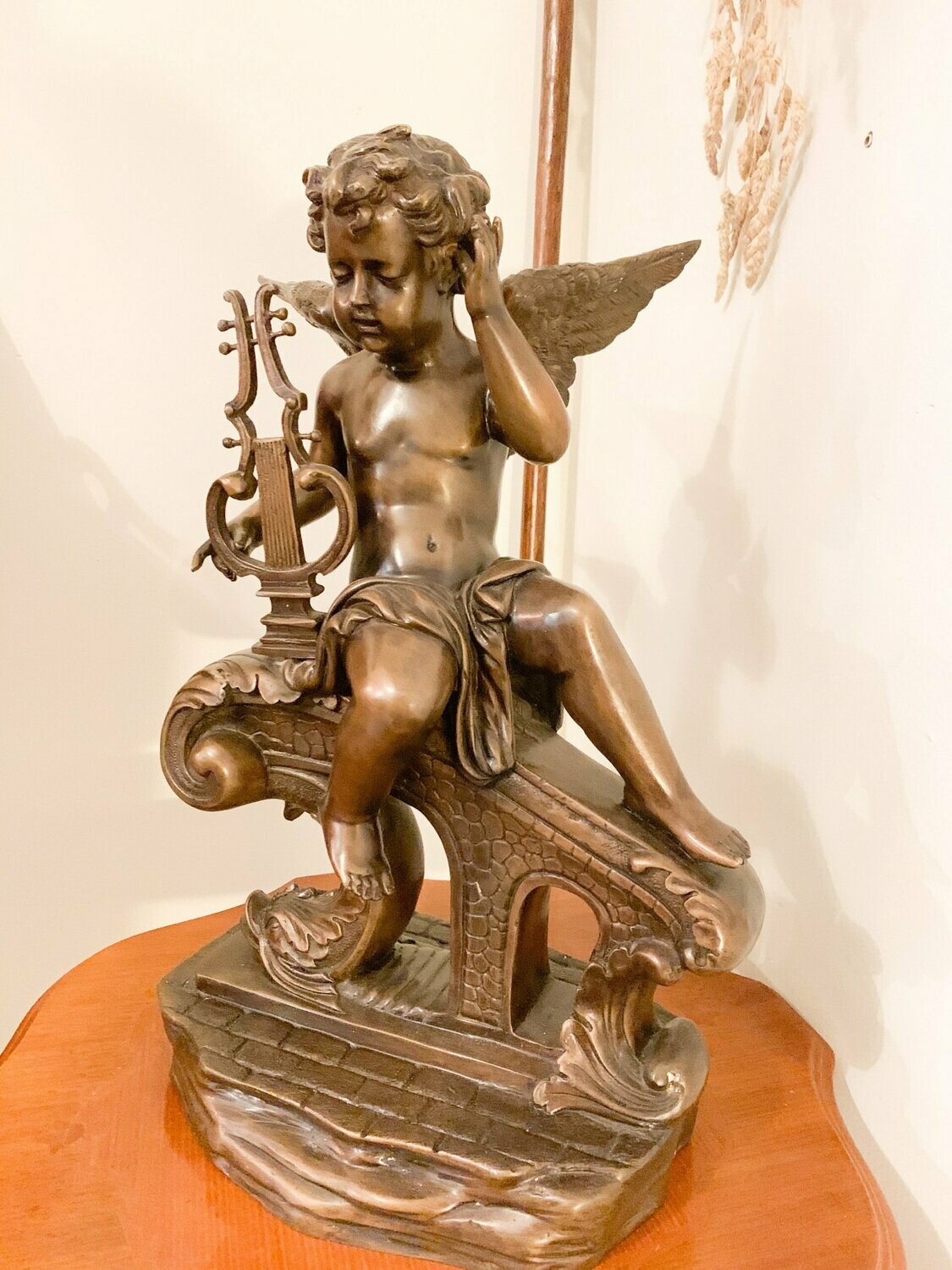 Zeer zwaar en verfijnd vol ENGEL bronzen beeld prachtige uitgewerkte lange  vleugels / Statue en bronze plein, ange très lourde et raffinée.