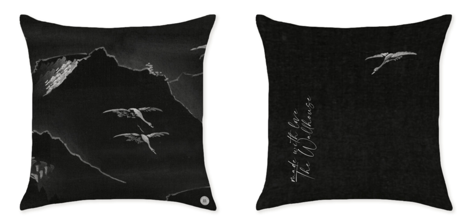 NARIKURI BLACK CUSHIONS