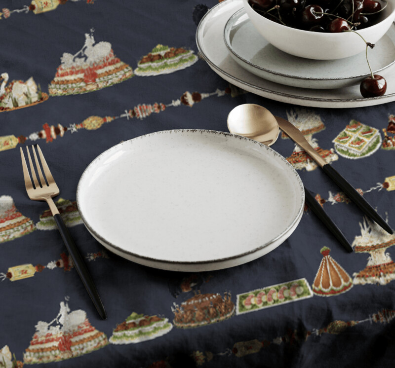 SAVOUREAX BLUE TABLECLOTH