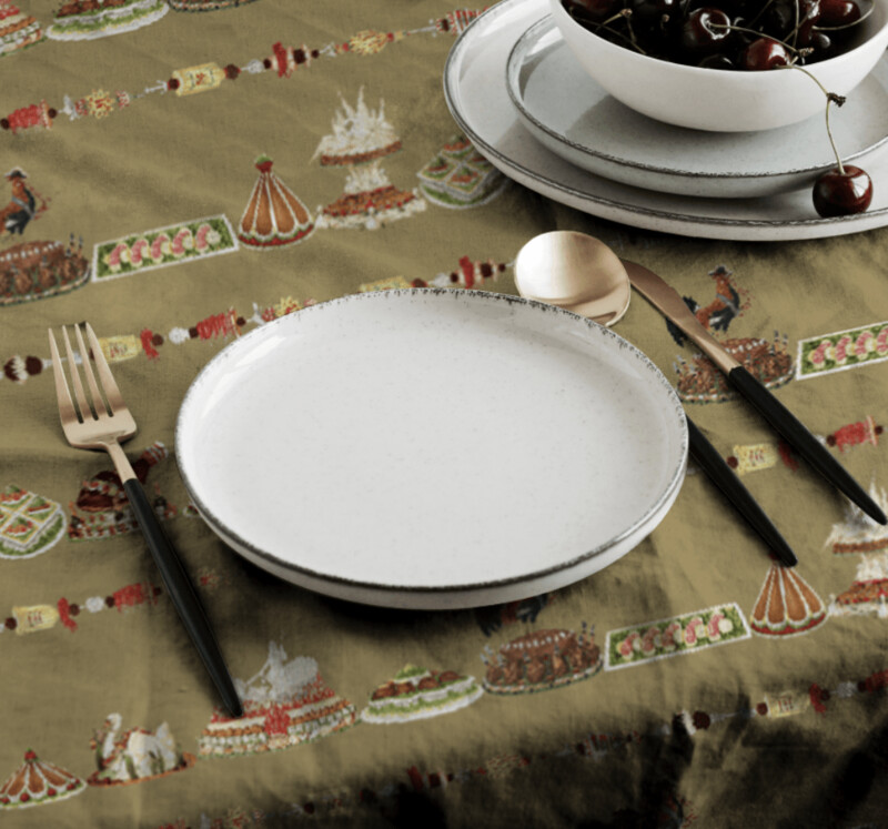 SAVOUREAX GOLD TABLECLOTH