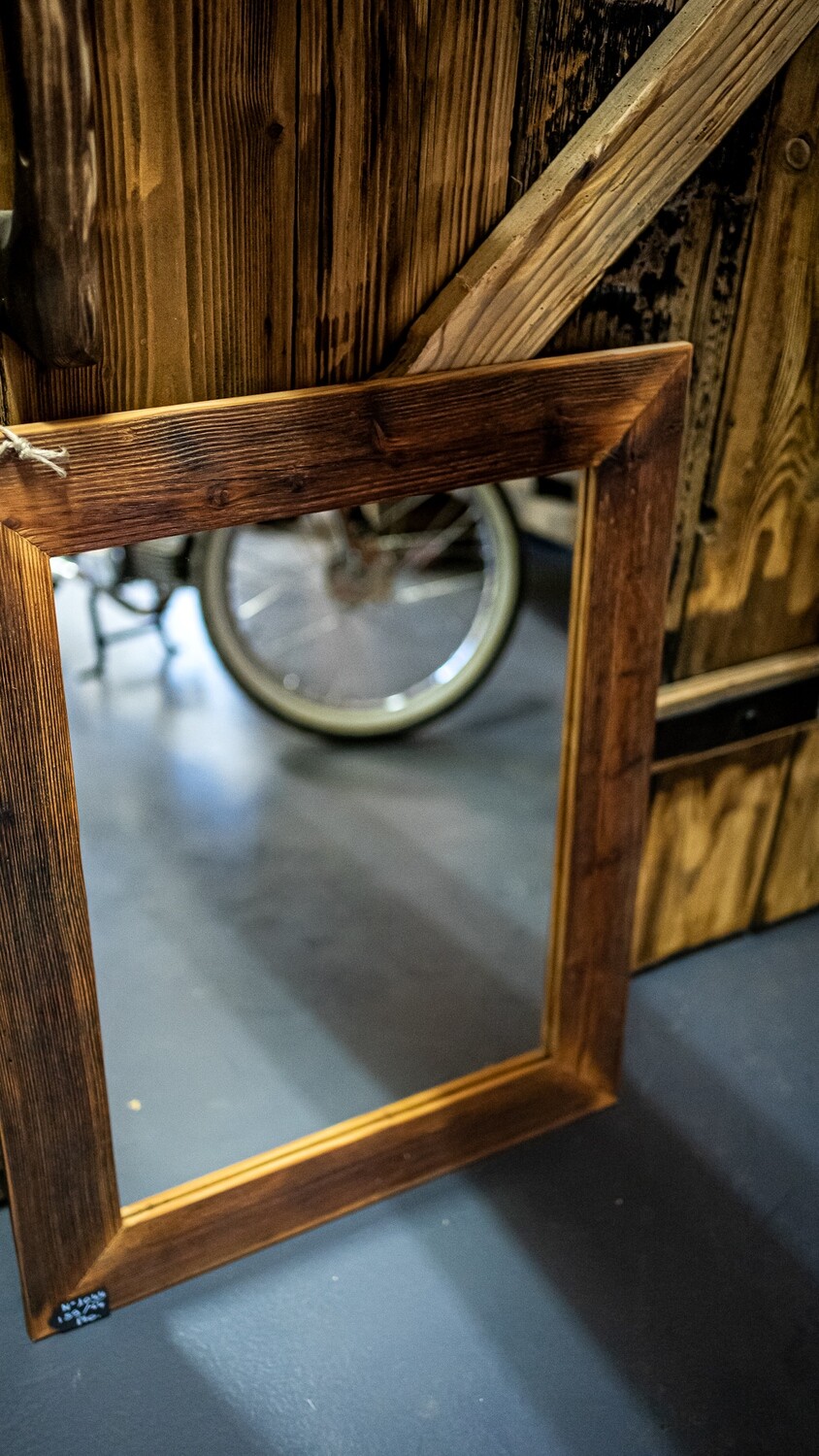 Kleiner Holzrahmenspiegel