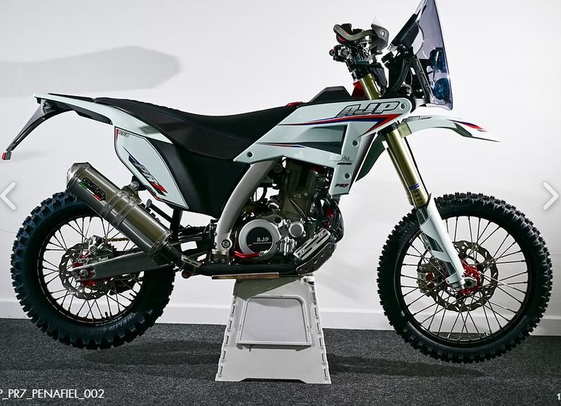 ENDURO ADVENTURE  AJP PR7 650CC E ADVENTURE PR7 650CC GOLD EDITION