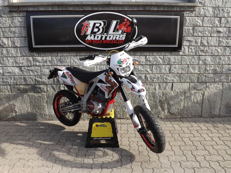 SUPERMOTARD AJP PR4 125 SUPERMOTARD AJP PR4 125