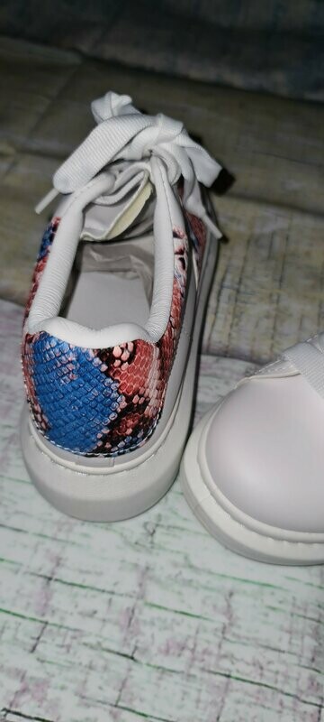 Mooie sneakers blauwe slangenprint 37