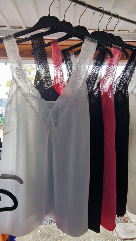 Dames top smal bandje kant