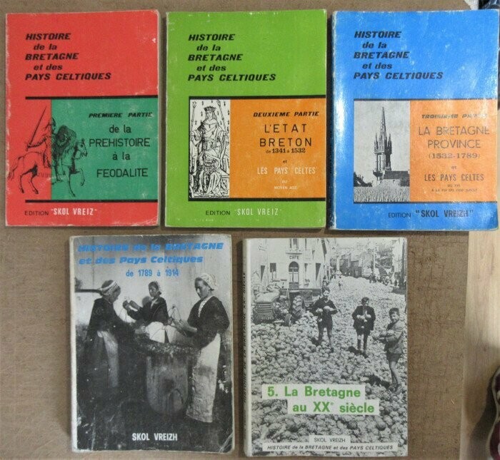 COLLECTIF. Histoire de la Bretagne et des Pays Celtiques : Complet des 5 volumes