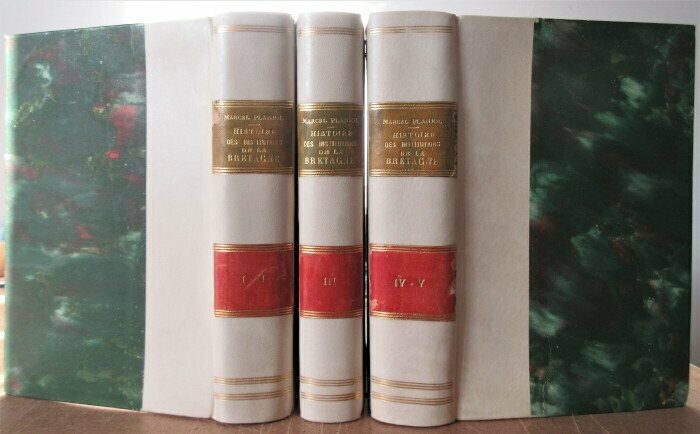 PLANIOL, Marcel. Histoire des Institutions de la Bretagne [ Complet des 5 Tomes Reliés en 3 Volumes ]