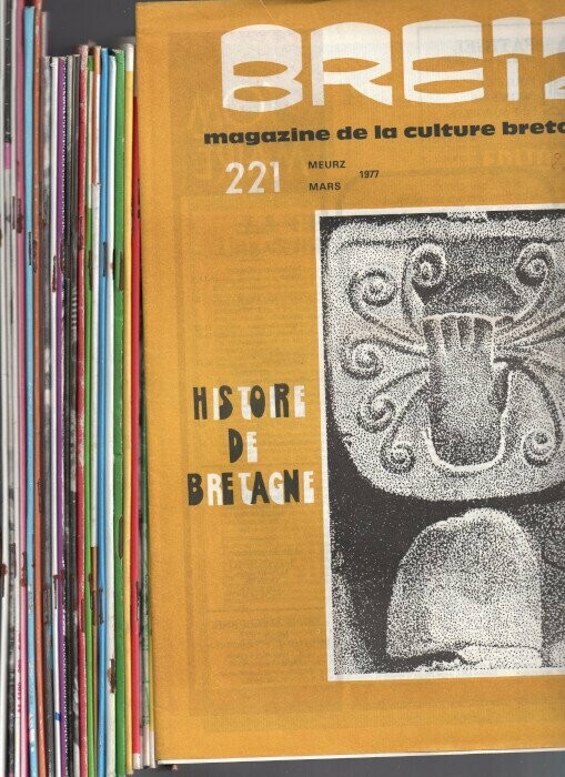 GICQUEL, Yvonig (ed.). Breizh : Magazine de la Culture Bretonne : Lot de 29 numéros de mars 1977 à mai 1982 : n°221-237 ; 239-242 ; 246 ; 252 ; 257-258 ; 264 ; 269 ; 271 ; 277