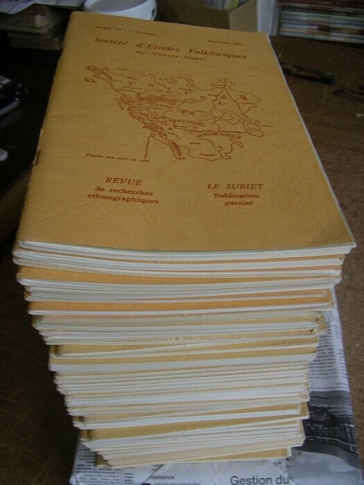 FOUCHET, L. & J. LECUILLER & C. GRENON. Société d'Etudes Folkloriques du Centre-Ouest "Aguiaine" : Revue de Recherches Ethnographiques - Le Subiet publication Patoise : du n°56 au n°108 (1973-1982)