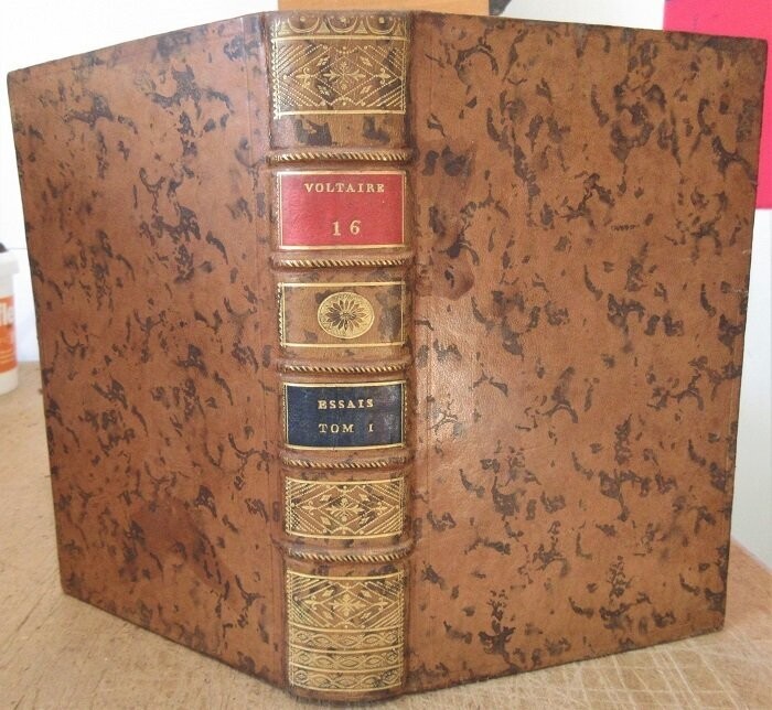 ​VOLTAIRE. Oeuvres Complètes de Voltaire : Tome XVI : Essai sur les Moeurs et l'Esprit des Nations et sur les principaux faits de l'histoire depuis Charlemagne jusqu'à Louis XIII : Tome I [sur 2]