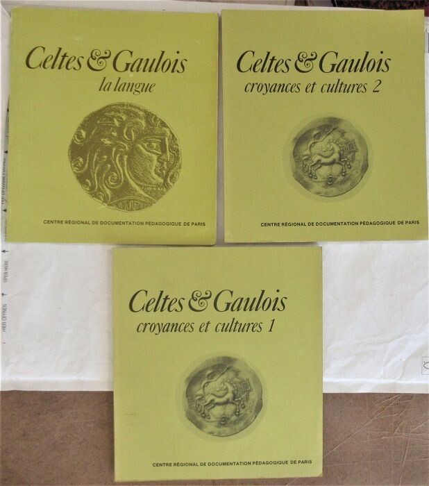 ​RICOLFIS, Jean-Marie & André CAUSSAT. Celtes et Gaulois : La Langue + Croyances et Cultures 1-2