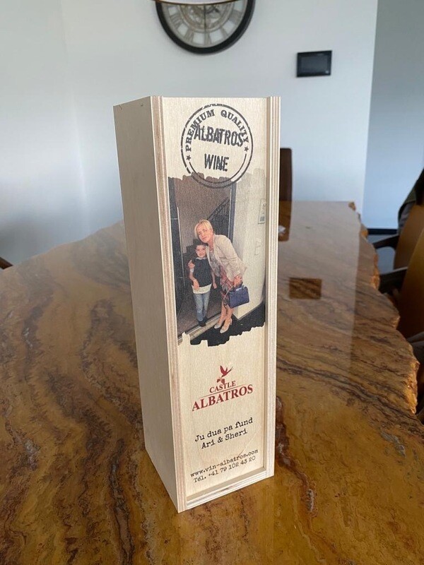 Caisse en bois avec grande réserve de vin. Cadeau anniversaire avec votre photo + message. 
Cabernet Sauvignon Grande Réserve 2015 RKS