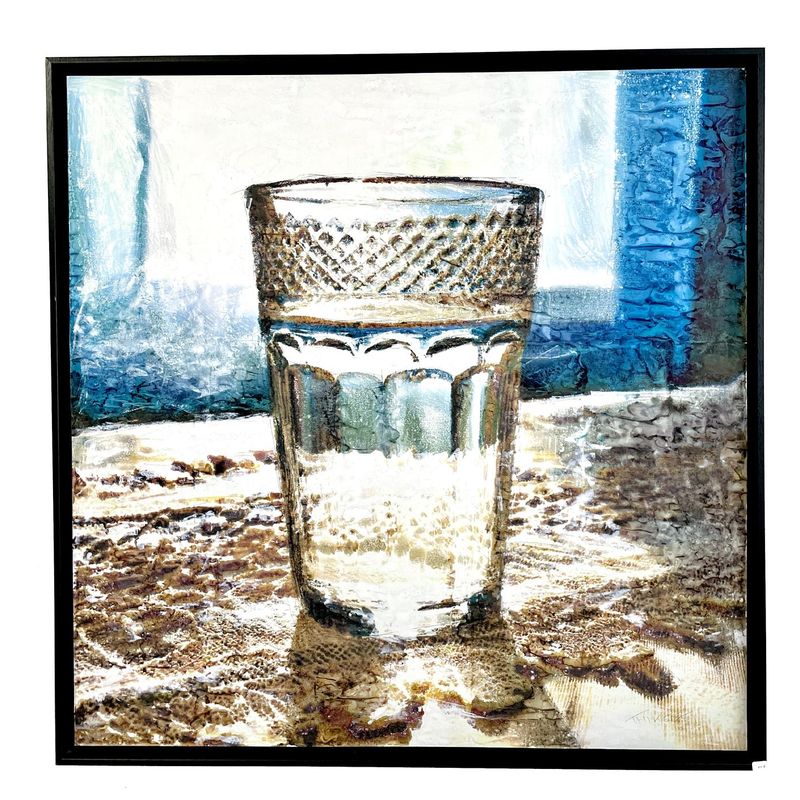 Verre sur nappe en dentelle, 100x100 cm.