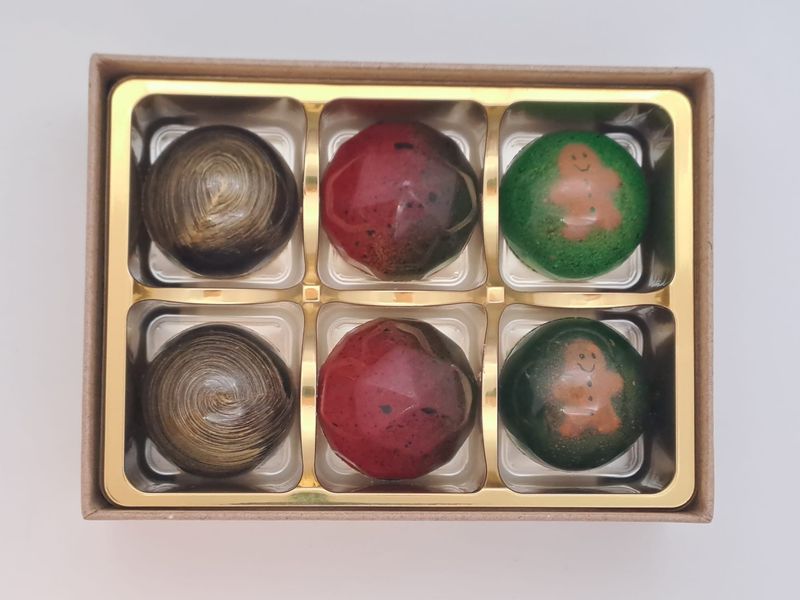 Baileys, passionfruit &amp; white chocolate, gingerbread infused ganache box of 6