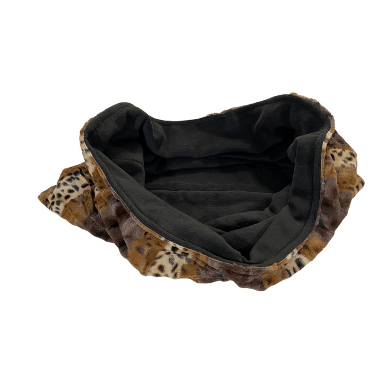 Luxury faux fur / Luxury fleece 
Striped Leopard w/ Chan Licorice Luxe  - reversible L26" x W28.5"